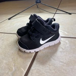 Nike Free 5.0 Toddler Size 4c Black Sneakers (580561-001)